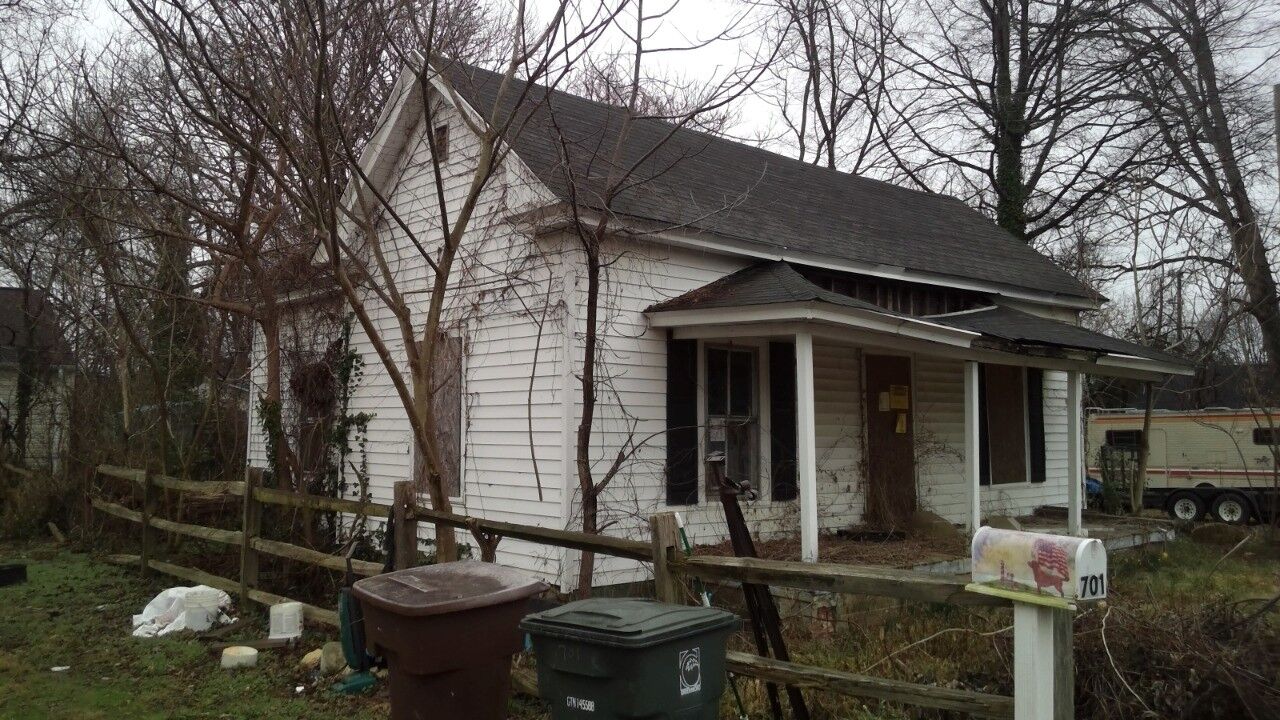 703 Cranbrook St..jpg